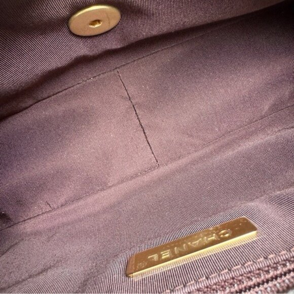 Chanel Medium 19 Shiny Lambskin Quilted Flap Crossbody - Picture 14 of 16